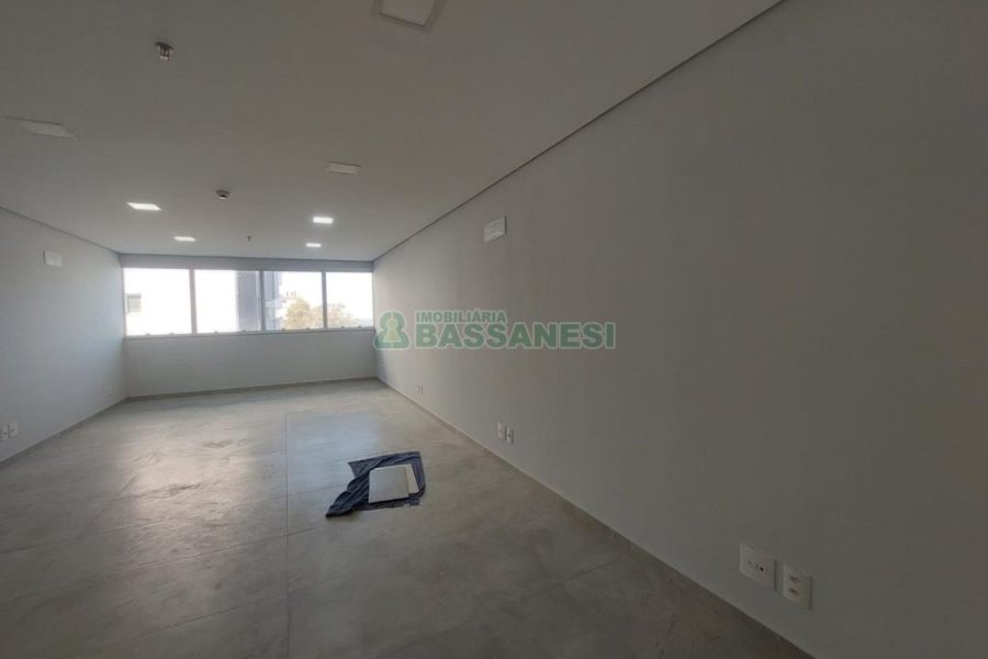 Sala com 30m², no bairro Villagio Iguatemi em Caxias do Sul para Alugar