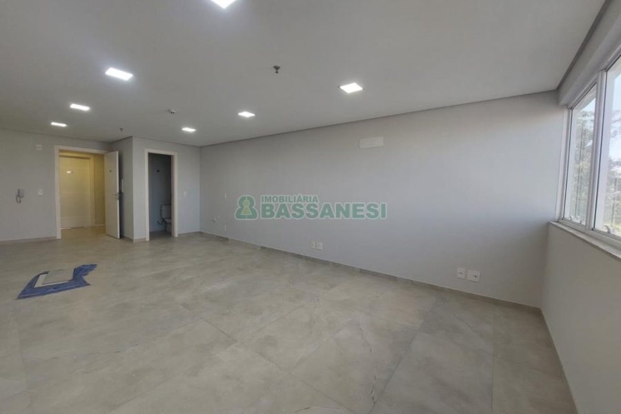 Sala com 30m², no bairro Villagio Iguatemi em Caxias do Sul para Alugar