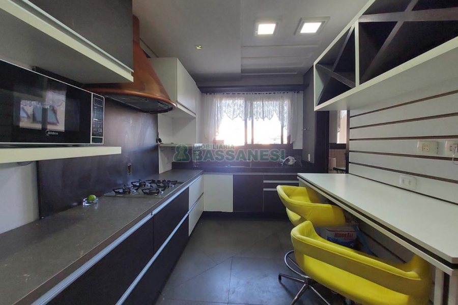 Apto Mobiliado com 100m², 3 dormitórios, 2 vagas, no bairro Pio X em Caxias do Sul para Alugar ou Comprar