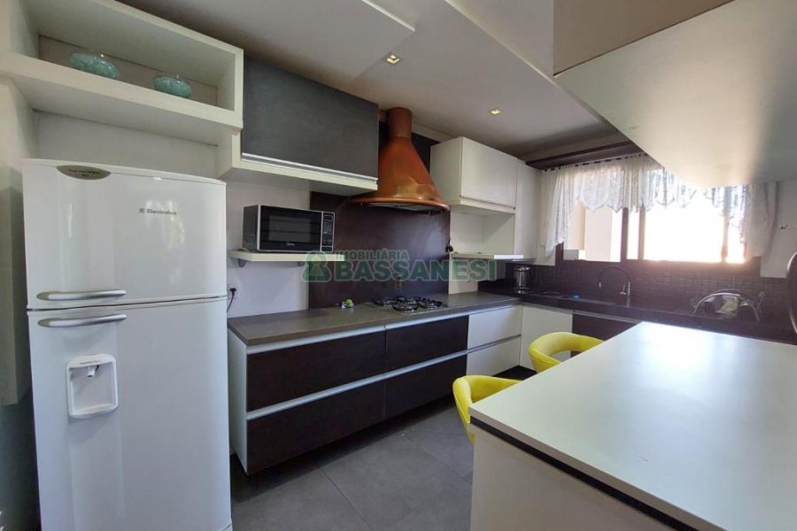 Apto Mobiliado com 100m², 3 dormitórios, 2 vagas, no bairro Pio X em Caxias do Sul para Alugar ou Comprar