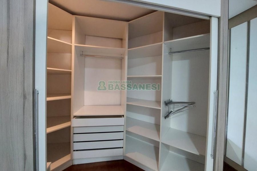 Apto Mobiliado com 100m², 3 dormitórios, 2 vagas, no bairro Pio X em Caxias do Sul para Alugar ou Comprar