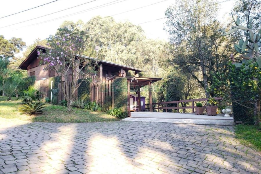 Chácara com 325m², 4 dormitórios, 3 vagas, no bairro Pedancino em Caxias do Sul para Comprar