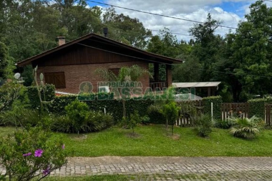 Chácara com 325m², 4 dormitórios, 3 vagas, no bairro Pedancino em Caxias do Sul para Comprar