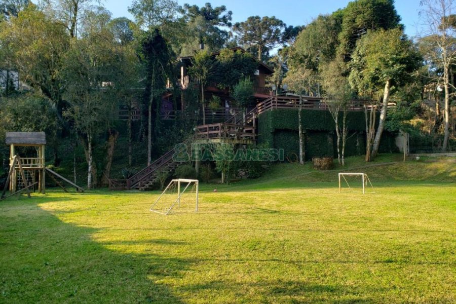 Chácara com 325m², 4 dormitórios, 3 vagas, no bairro Pedancino em Caxias do Sul para Comprar