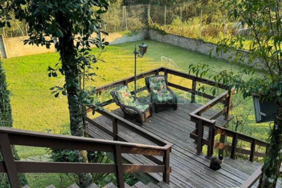 Chácara com 325m², 4 dormitórios, 3 vagas, no bairro Pedancino em Caxias do Sul para Comprar