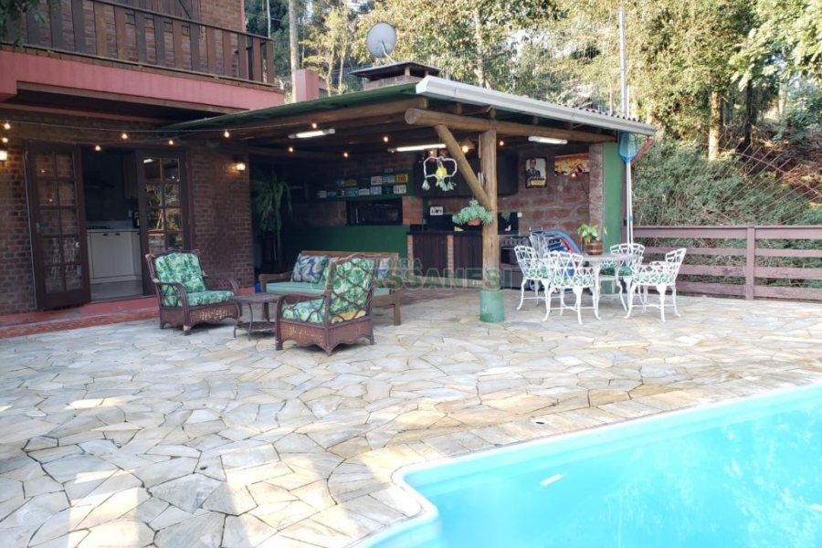 Chácara com 325m², 4 dormitórios, 3 vagas, no bairro Pedancino em Caxias do Sul para Comprar