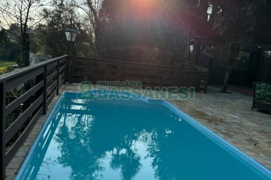 Chácara com 325m², 4 dormitórios, 3 vagas, no bairro Pedancino em Caxias do Sul para Comprar