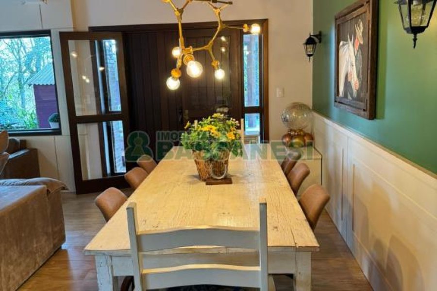 Chácara com 325m², 4 dormitórios, 3 vagas, no bairro Pedancino em Caxias do Sul para Comprar