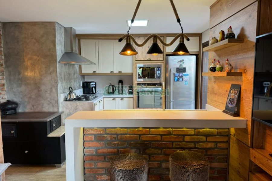 Chácara com 325m², 4 dormitórios, 3 vagas, no bairro Pedancino em Caxias do Sul para Comprar