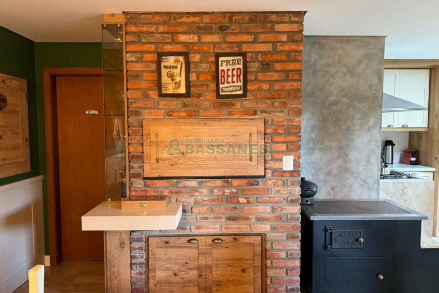 Chácara com 325m², 4 dormitórios, 3 vagas, no bairro Pedancino em Caxias do Sul para Comprar