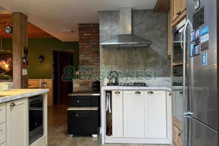 Chácara com 325m², 4 dormitórios, 3 vagas, no bairro Pedancino em Caxias do Sul para Comprar