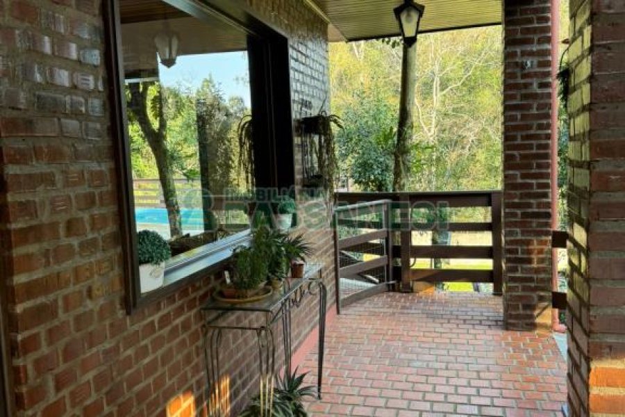 Chácara com 325m², 4 dormitórios, 3 vagas, no bairro Pedancino em Caxias do Sul para Comprar