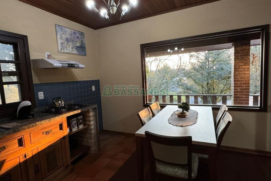 Chácara com 325m², 4 dormitórios, 3 vagas, no bairro Pedancino em Caxias do Sul para Comprar