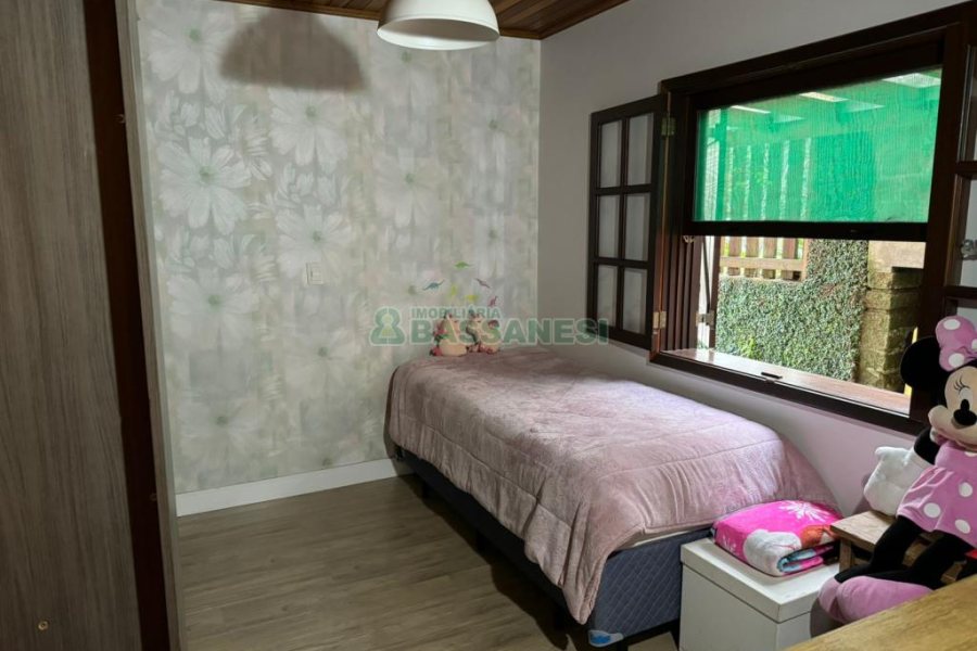 Chácara com 325m², 4 dormitórios, 3 vagas, no bairro Pedancino em Caxias do Sul para Comprar