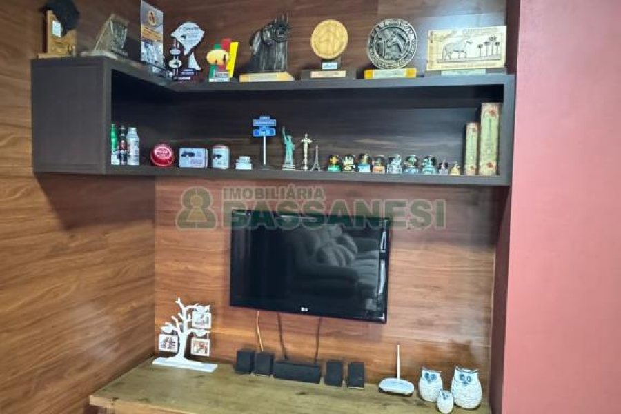 Chácara com 325m², 4 dormitórios, 3 vagas, no bairro Pedancino em Caxias do Sul para Comprar