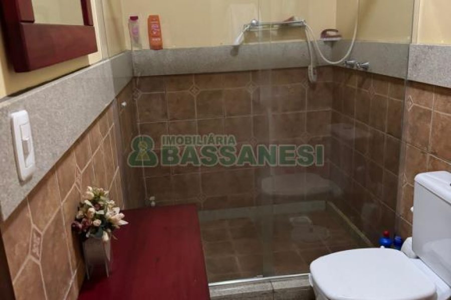 Chácara com 325m², 4 dormitórios, 3 vagas, no bairro Pedancino em Caxias do Sul para Comprar