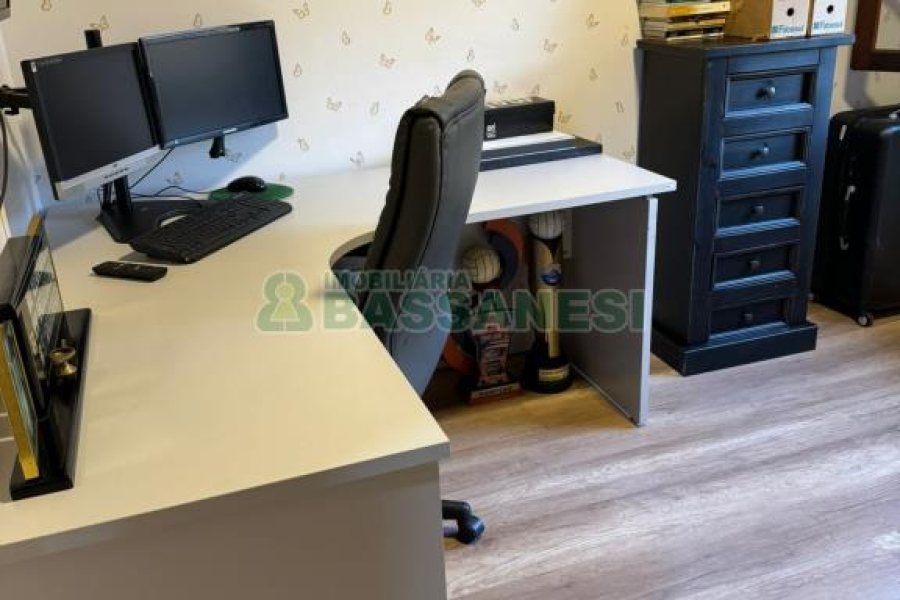 Chácara com 325m², 4 dormitórios, 3 vagas, no bairro Pedancino em Caxias do Sul para Comprar