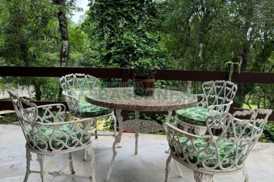 Chácara com 325m², 4 dormitórios, 3 vagas, no bairro Pedancino em Caxias do Sul para Comprar