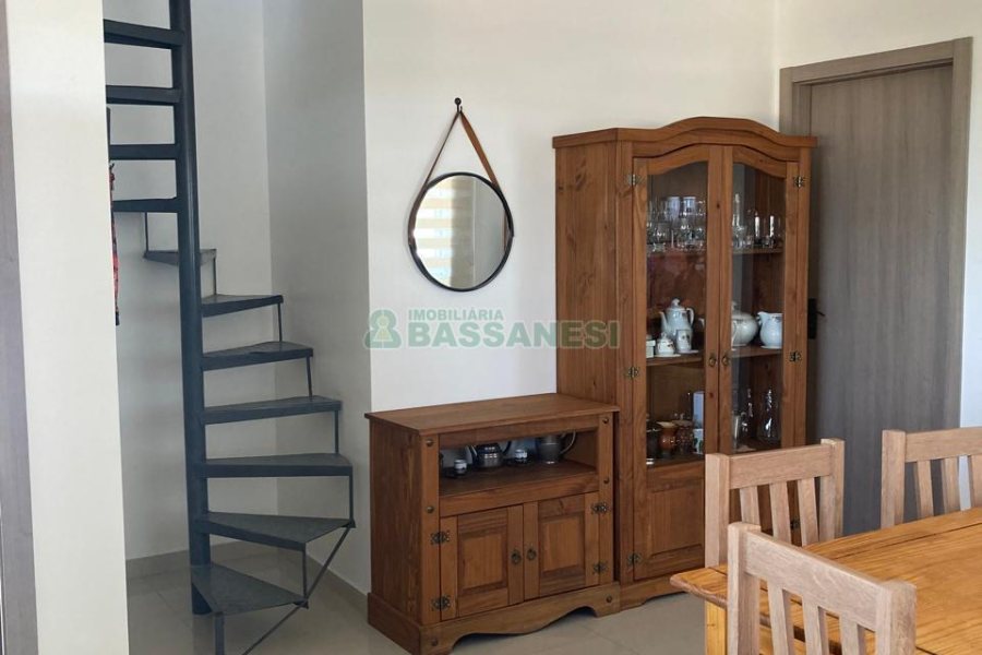 Casa com 403m², 3 dormitórios, 1 vaga, no bairro Charqueadas em Caxias do Sul para Comprar