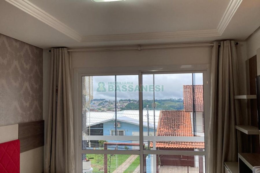 Casa com 403m², 3 dormitórios, 1 vaga, no bairro Charqueadas em Caxias do Sul para Comprar