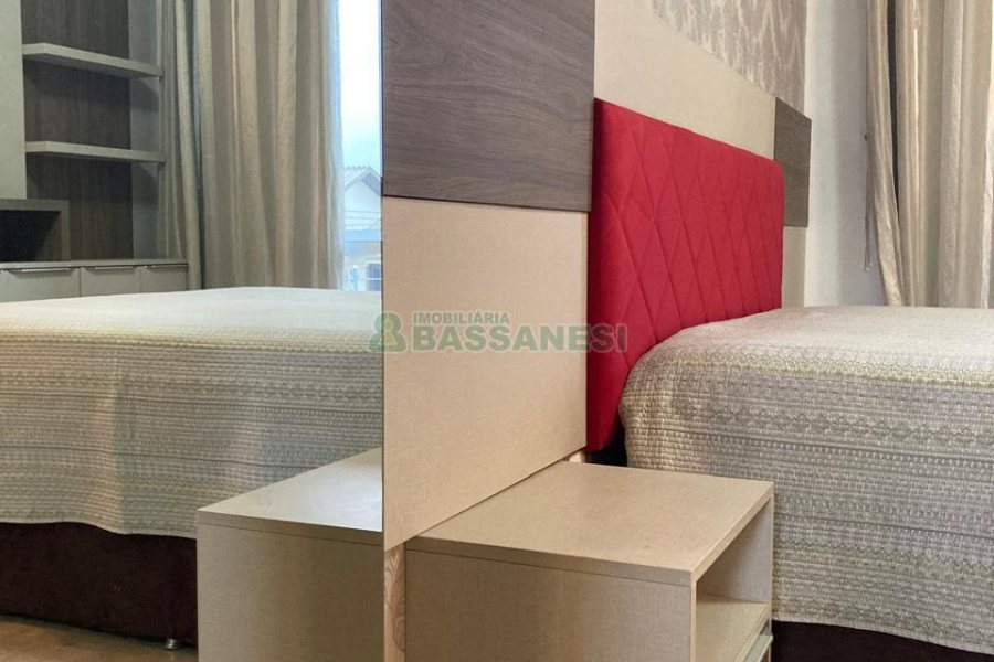 Casa com 403m², 3 dormitórios, 1 vaga, no bairro Charqueadas em Caxias do Sul para Comprar