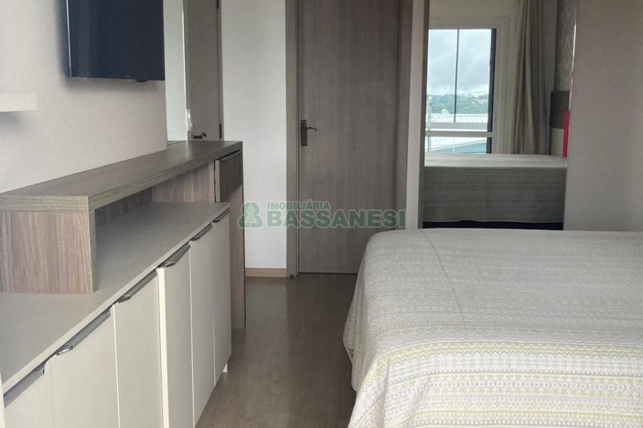 Casa com 403m², 3 dormitórios, 1 vaga, no bairro Charqueadas em Caxias do Sul para Comprar
