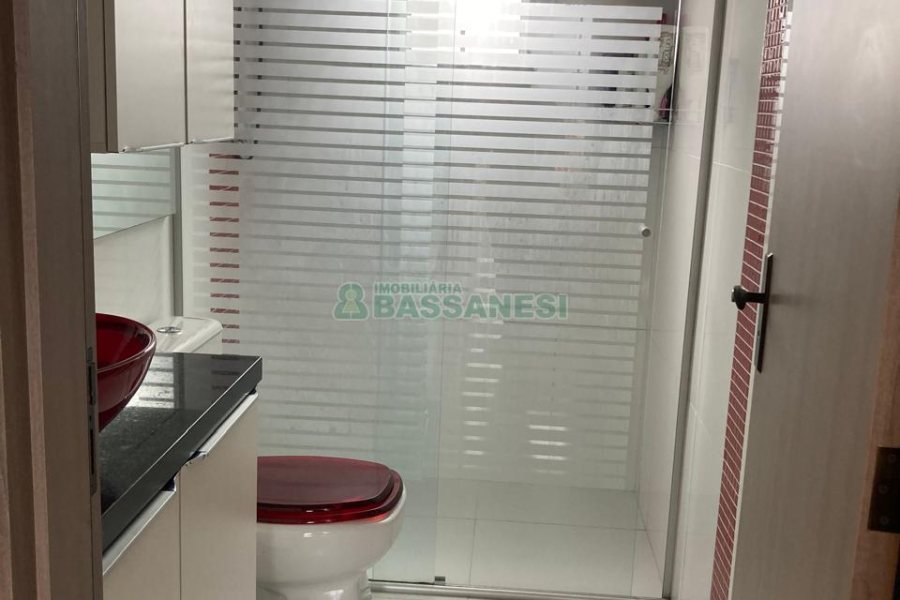 Casa com 403m², 3 dormitórios, 1 vaga, no bairro Charqueadas em Caxias do Sul para Comprar