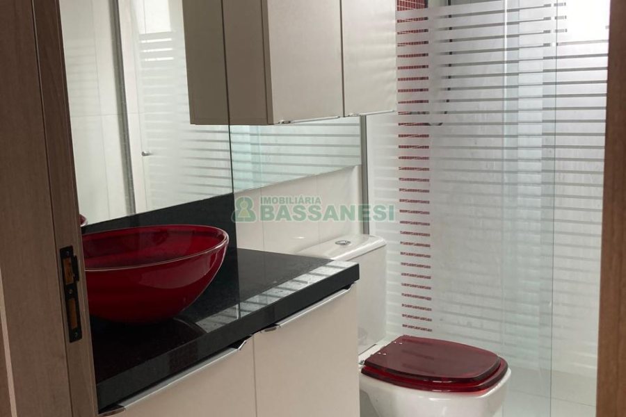 Casa com 403m², 3 dormitórios, 1 vaga, no bairro Charqueadas em Caxias do Sul para Comprar