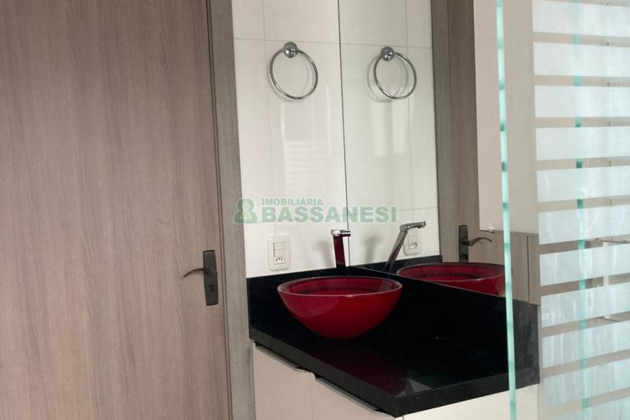 Casa com 403m², 3 dormitórios, 1 vaga, no bairro Charqueadas em Caxias do Sul para Comprar