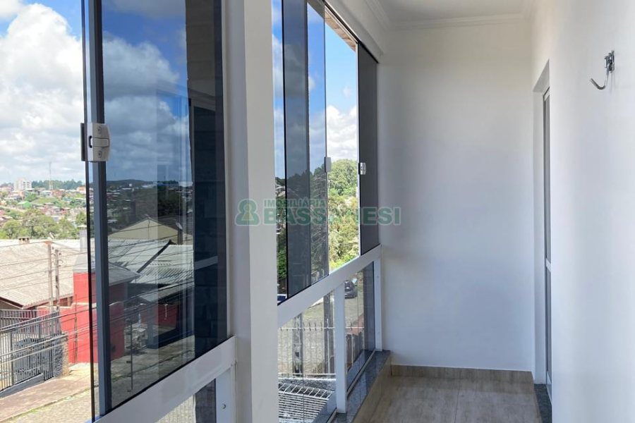Casa com 403m², 3 dormitórios, 1 vaga, no bairro Charqueadas em Caxias do Sul para Comprar