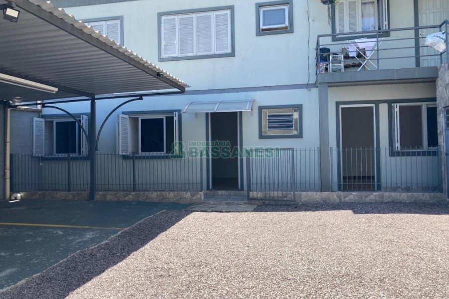 Casa com 403m², 3 dormitórios, 1 vaga, no bairro Charqueadas em Caxias do Sul para Comprar