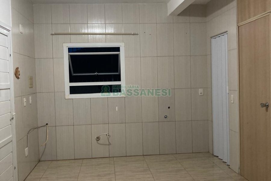 Casa com 403m², 3 dormitórios, 1 vaga, no bairro Charqueadas em Caxias do Sul para Comprar