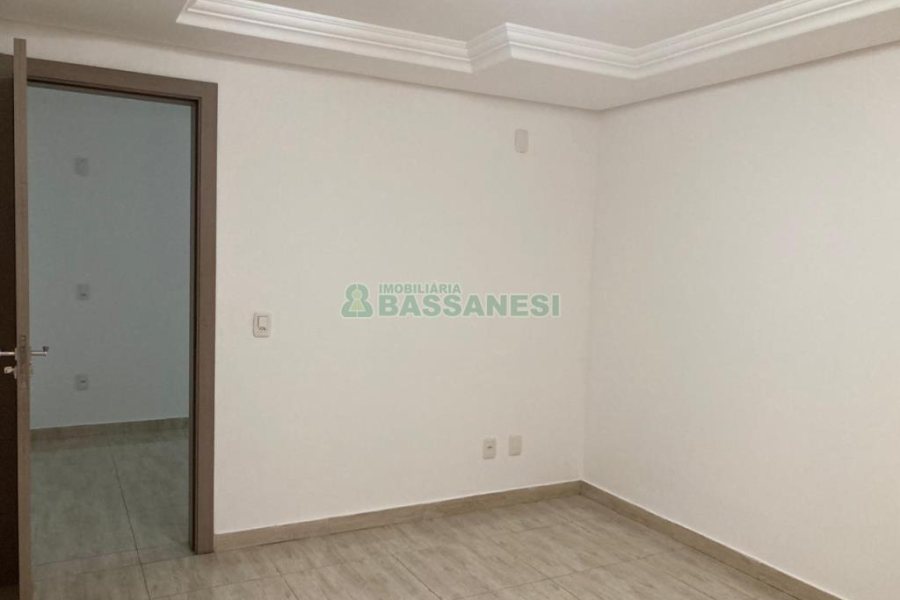 Casa com 403m², 3 dormitórios, 1 vaga, no bairro Charqueadas em Caxias do Sul para Comprar
