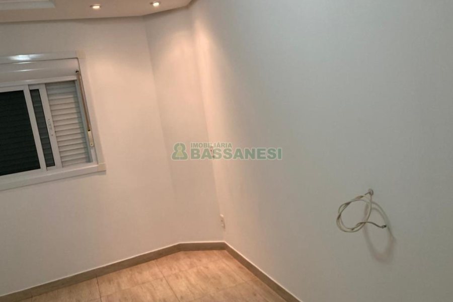 Casa com 403m², 3 dormitórios, 1 vaga, no bairro Charqueadas em Caxias do Sul para Comprar