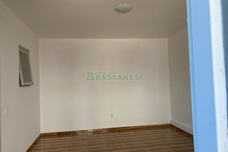 Casa com 403m², 3 dormitórios, 1 vaga, no bairro Charqueadas em Caxias do Sul para Comprar