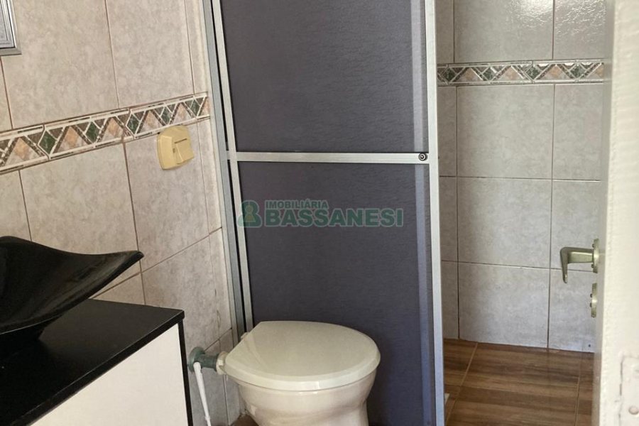 Casa com 403m², 3 dormitórios, 1 vaga, no bairro Charqueadas em Caxias do Sul para Comprar