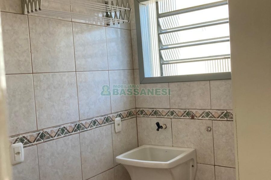 Casa com 403m², 3 dormitórios, 1 vaga, no bairro Charqueadas em Caxias do Sul para Comprar