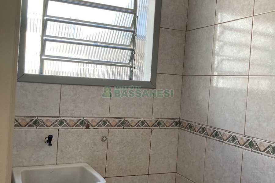 Casa com 403m², 3 dormitórios, 1 vaga, no bairro Charqueadas em Caxias do Sul para Comprar