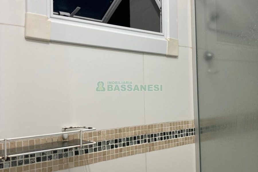 Casa com 403m², 3 dormitórios, 1 vaga, no bairro Charqueadas em Caxias do Sul para Comprar