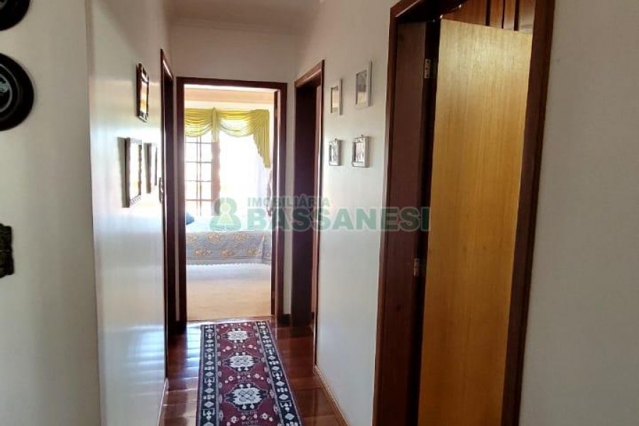 Apartamento com 120m², 3 dormitórios, 1 vaga, no bairro Rio Branco em Caxias do Sul para Comprar