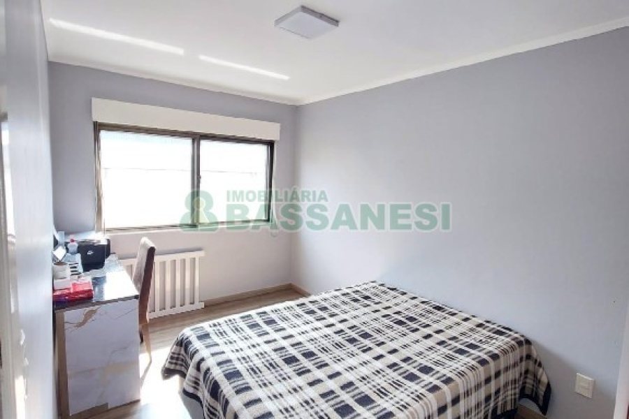 Apto Mobiliado com 80m², 2 dormitórios, 1 vaga, no bairro Sagrada Família em Caxias do Sul para Alugar