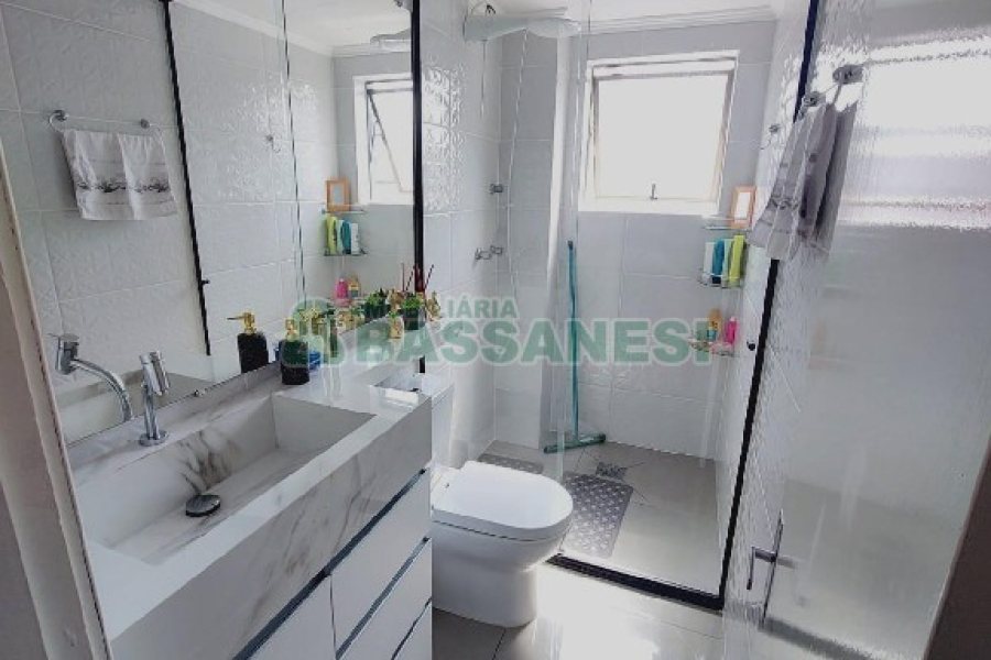 Apto Mobiliado com 80m², 2 dormitórios, 1 vaga, no bairro Sagrada Família em Caxias do Sul para Alugar