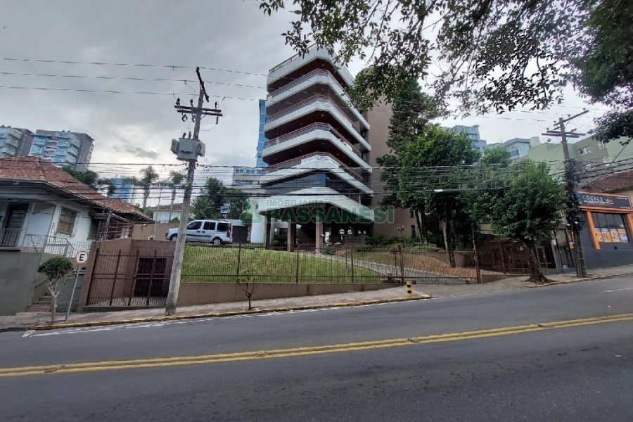 Apartamento com 250m², 3 dormitórios, 4 vagas, no bairro Madureira em Caxias do Sul para Comprar