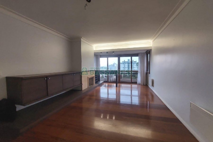 Apartamento com 250m², 3 dormitórios, 4 vagas, no bairro Madureira em Caxias do Sul para Comprar