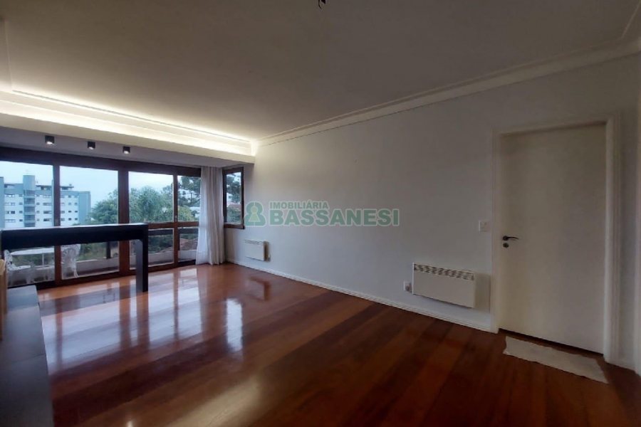 Apartamento com 250m², 3 dormitórios, 4 vagas, no bairro Madureira em Caxias do Sul para Comprar