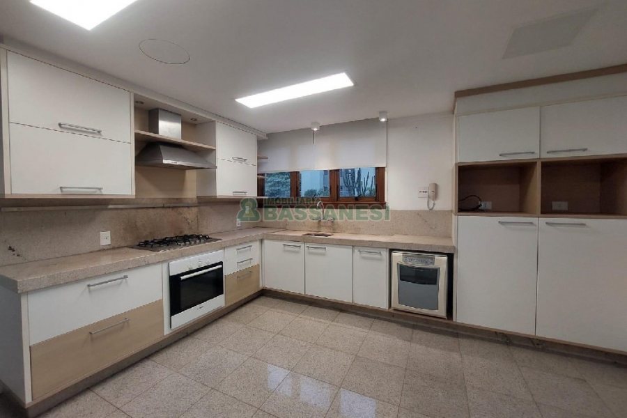 Apartamento com 250m², 3 dormitórios, 4 vagas, no bairro Madureira em Caxias do Sul para Comprar