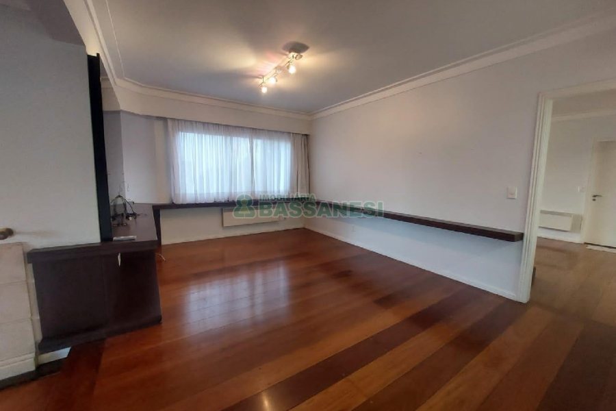 Apartamento com 250m², 3 dormitórios, 4 vagas, no bairro Madureira em Caxias do Sul para Comprar