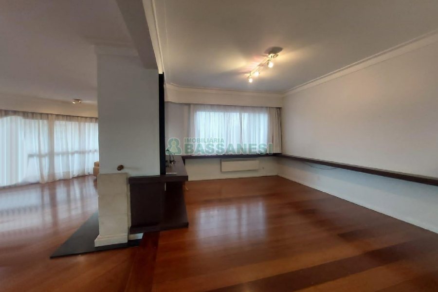 Apartamento com 250m², 3 dormitórios, 4 vagas, no bairro Madureira em Caxias do Sul para Comprar