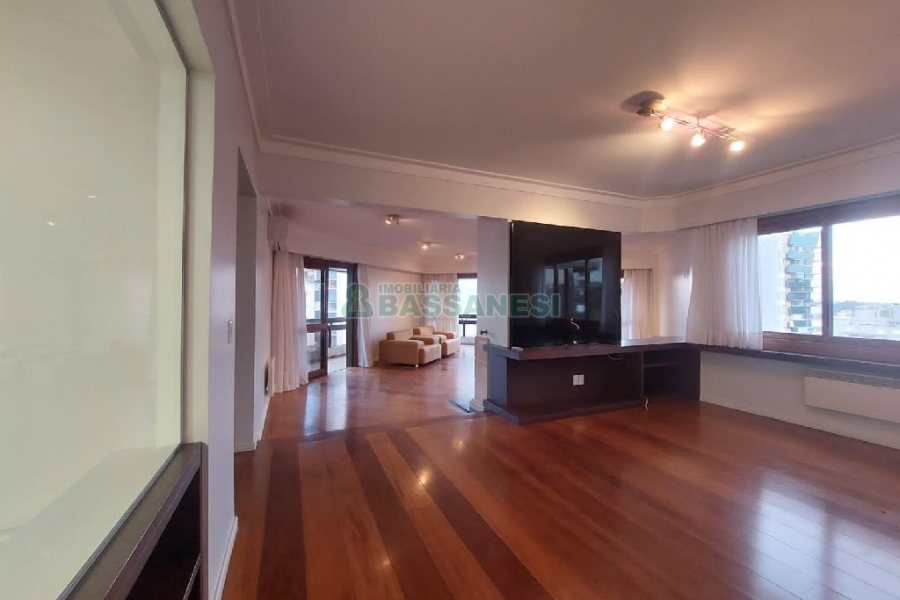 Apartamento com 250m², 3 dormitórios, 4 vagas, no bairro Madureira em Caxias do Sul para Comprar
