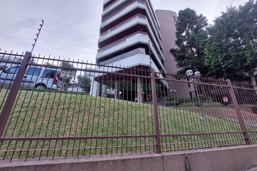 Apartamento com 250m², 3 dormitórios, 4 vagas, no bairro Madureira em Caxias do Sul para Comprar